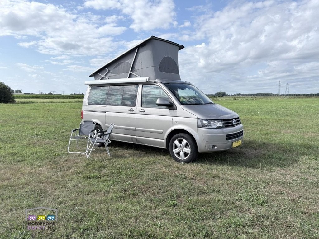 Volkswagen California | 2012 | Euro 5 | 5-gordels | Trekhaak, Caravans en Kamperen, Niet ingevuld, Buscamper of Camperbus, Koelkast