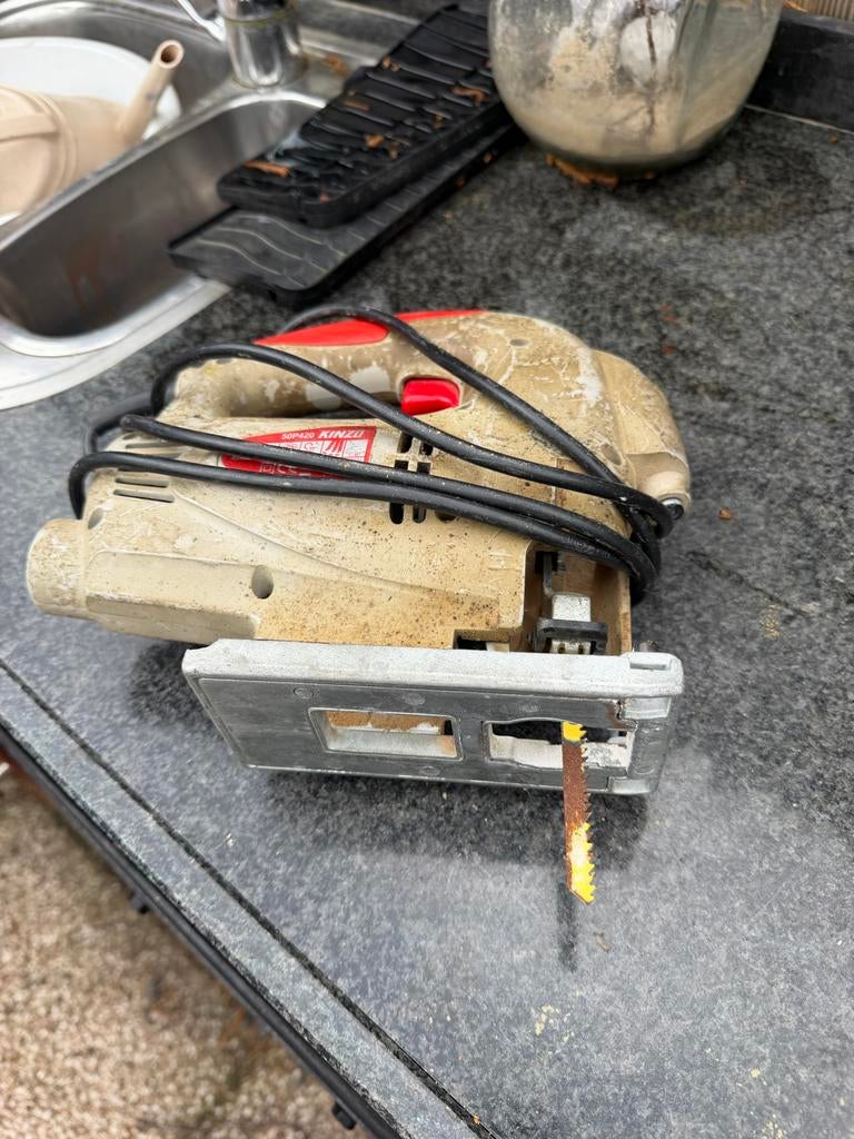Kinzo 700W Decoupeerzaag - Gebruikt, Doe-het-zelf en Verbouw, Gebruikt, Decoupeerzaag, 600 tot 1200 watt, Ophalen of Verzenden