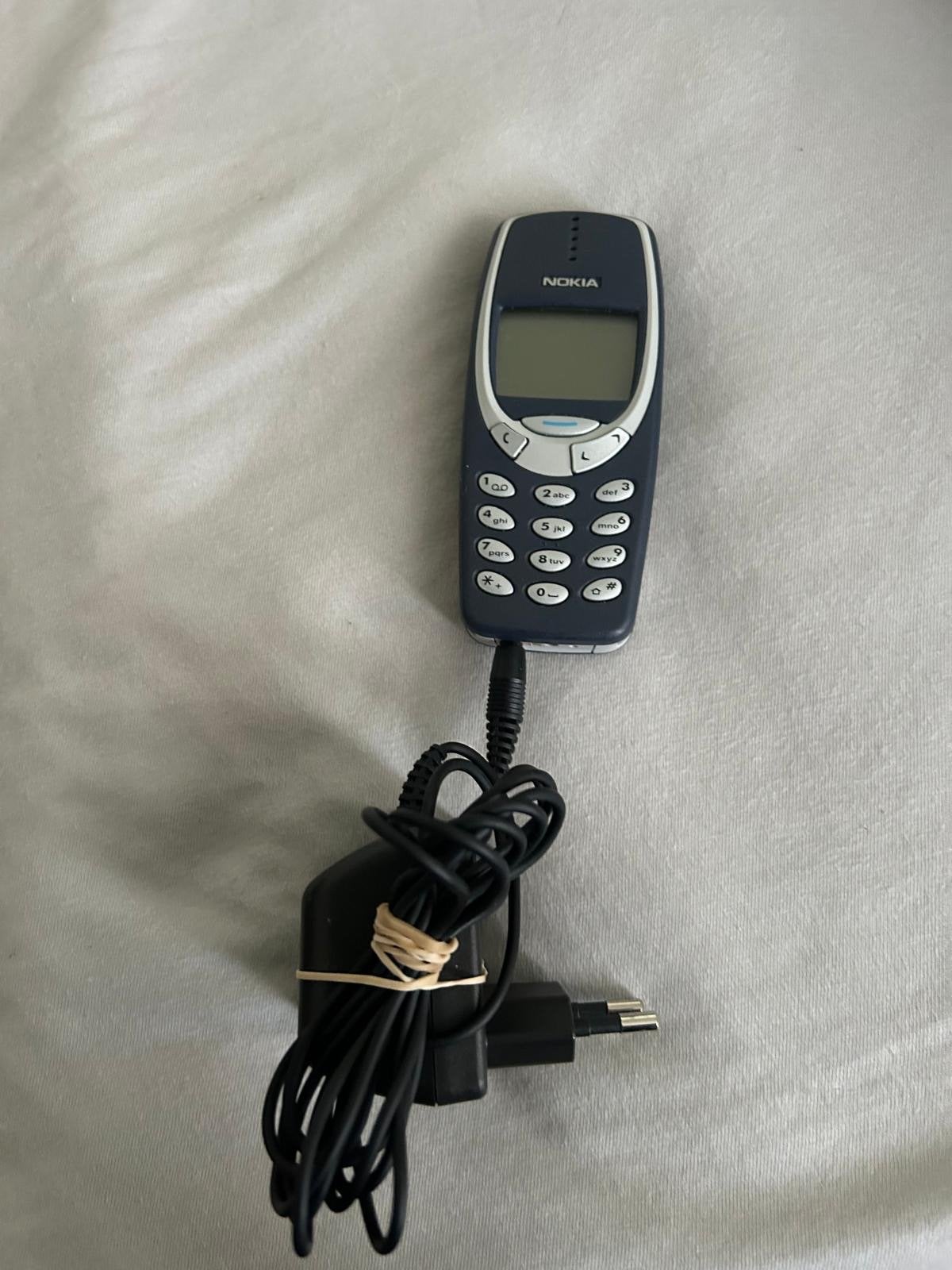 Nokia 3310, 1600 en 1616 - Klassieke Mobiele Telefoons, Gebruikt, Geen camera, Zwart, Fysiek toetsenbord
