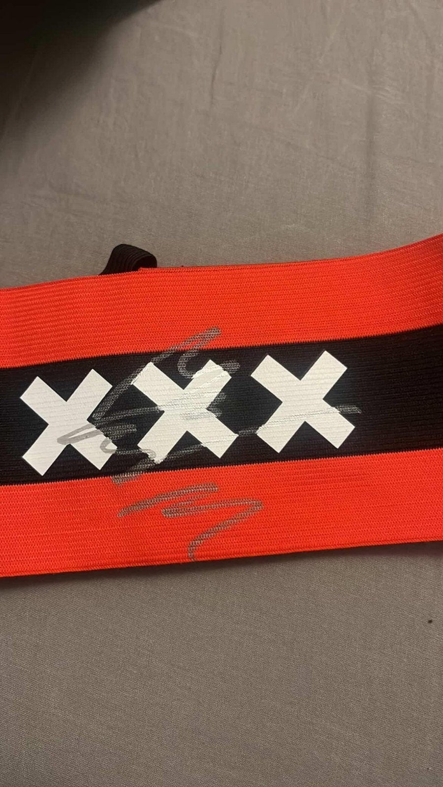 Gesigneerde ajax aanvoerdersband Mika godts, Ophalen of Verzenden, Ajax, Shirt