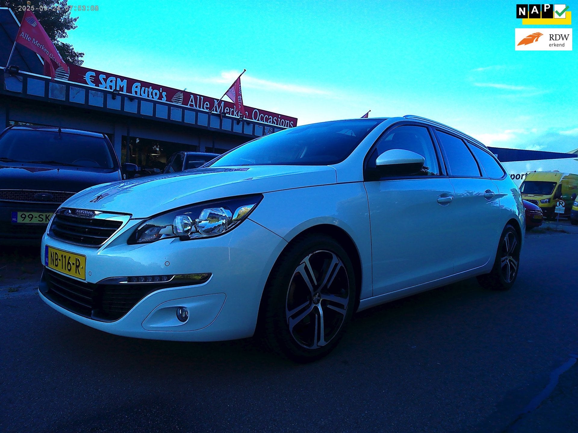 Peugeot 308 SW 1.6 BlueHDI Blue Lease Executive(NAVI +Pano), Voorwielaandrijving, Dealer onderhouden, Gebruikt, 4 cilinders