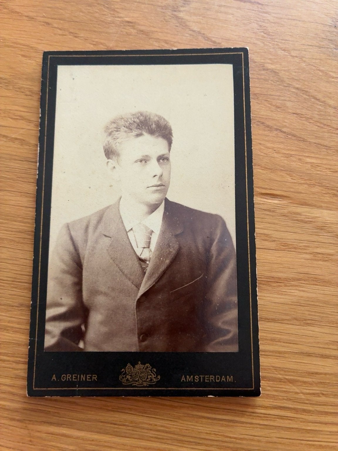 ntieke CDV portretfoto jongeman A. Greiner Amsterdam, Ophalen of Verzenden, Voor 1940, Zo goed als nieuw