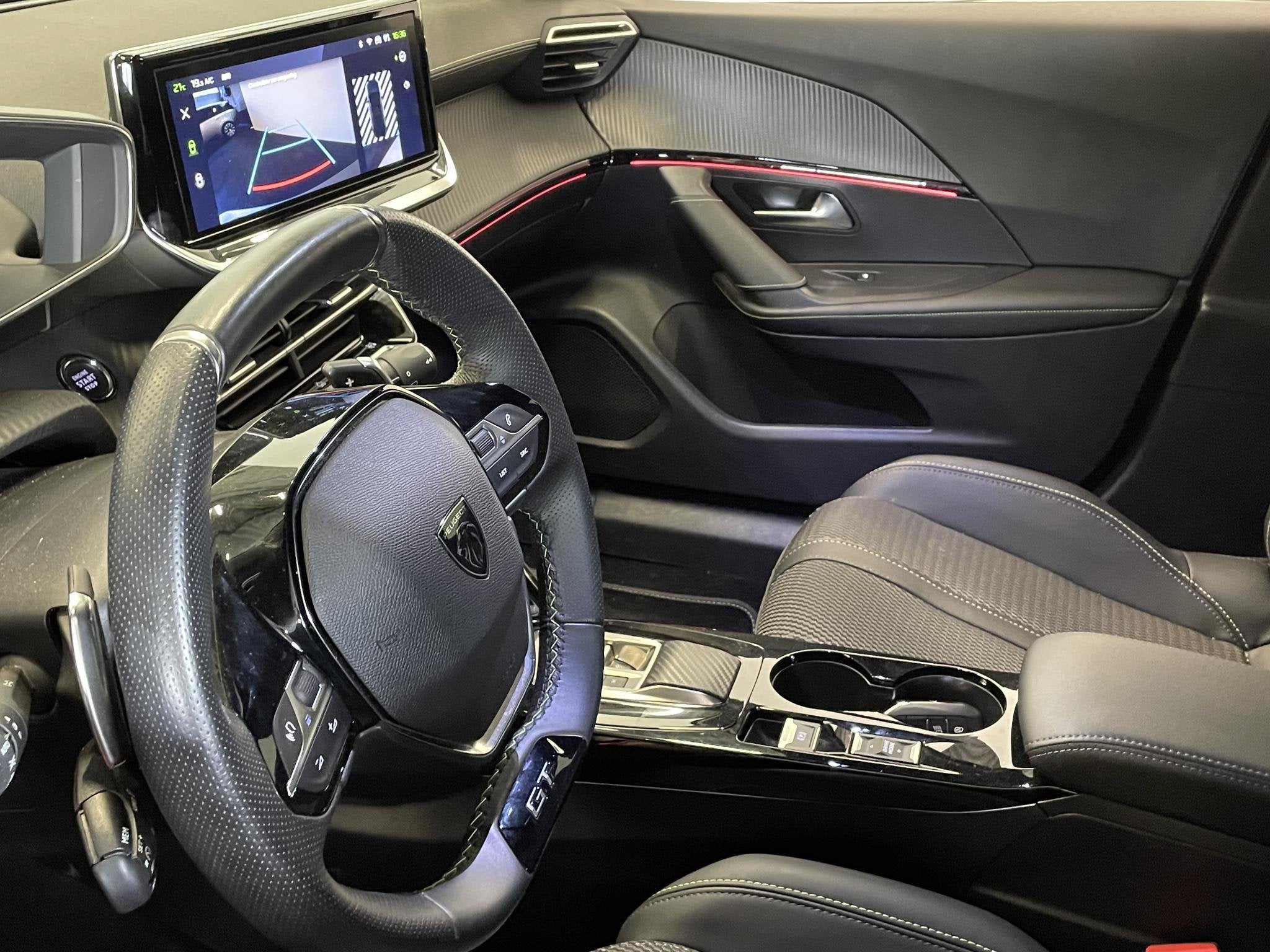 Peugeot 2008 1.2 PureTech 130pk Automaat GT-Line Navigatie A, Auto's, Gebruikt, 1199 cc, Leder en Stof, Zwart