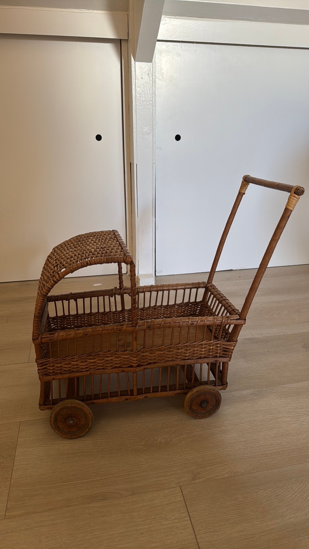 Vintage rieten poppenwagen, Ophalen, Gebruikt, Babypop