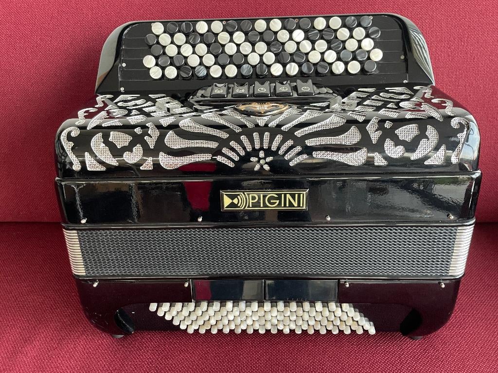 Z.g.a.n. italiaanse Pigini knopaccordeon . 96 bas .C-Griff ., Muziek en Instrumenten, Overige merken, Met koffer, Ophalen of Verzenden