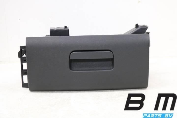 Opbergvakje onder stoel rechts VW Golf Sportsvan 510882600, Gebruikt