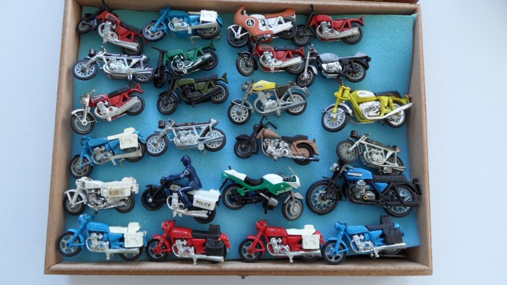 Motorfiets miniaturen 24 x, Ophalen of Verzenden, Gebruikt, Motoren