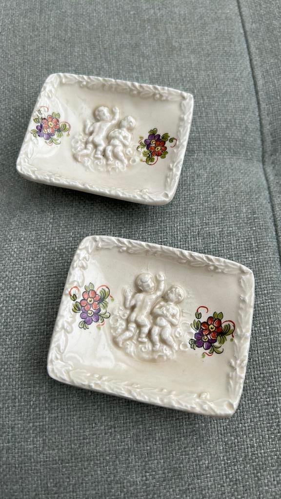 2 vintage zeepbakjes sieradenschaaltje Capodimonte Italy, Antiek en Kunst, Curiosa en Brocante, Ophalen of Verzenden