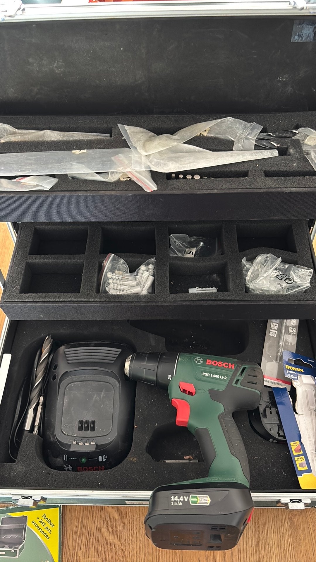Bosch handboor met 2 accu’s in koffer, Ophalen of Verzenden, Gebruikt, Boor- en Schroefmachine
