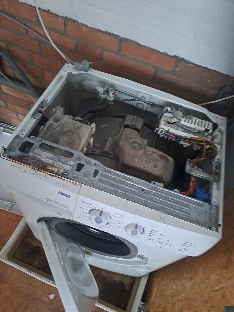 Wasmachine (kapot), Ophalen, Niet werkend, 1200 tot 1600 toeren, 85 tot 90 cm