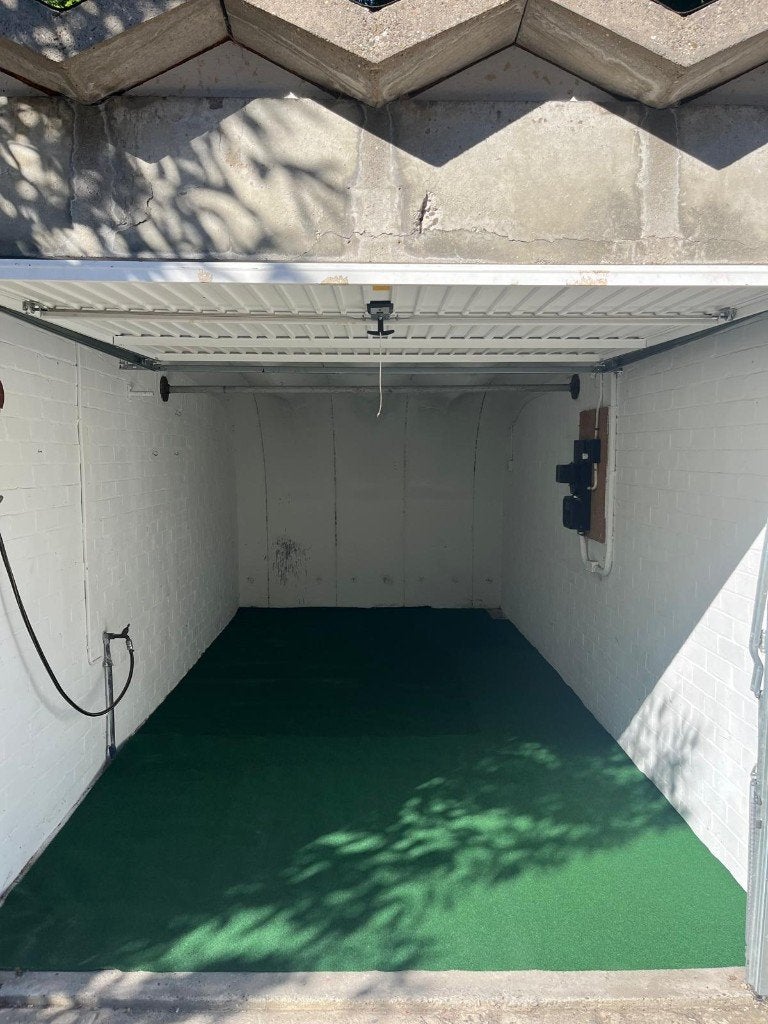 Ruime Garagebox 17 m² te Huur Amsterdam Noord Water Elektra, Ophalen