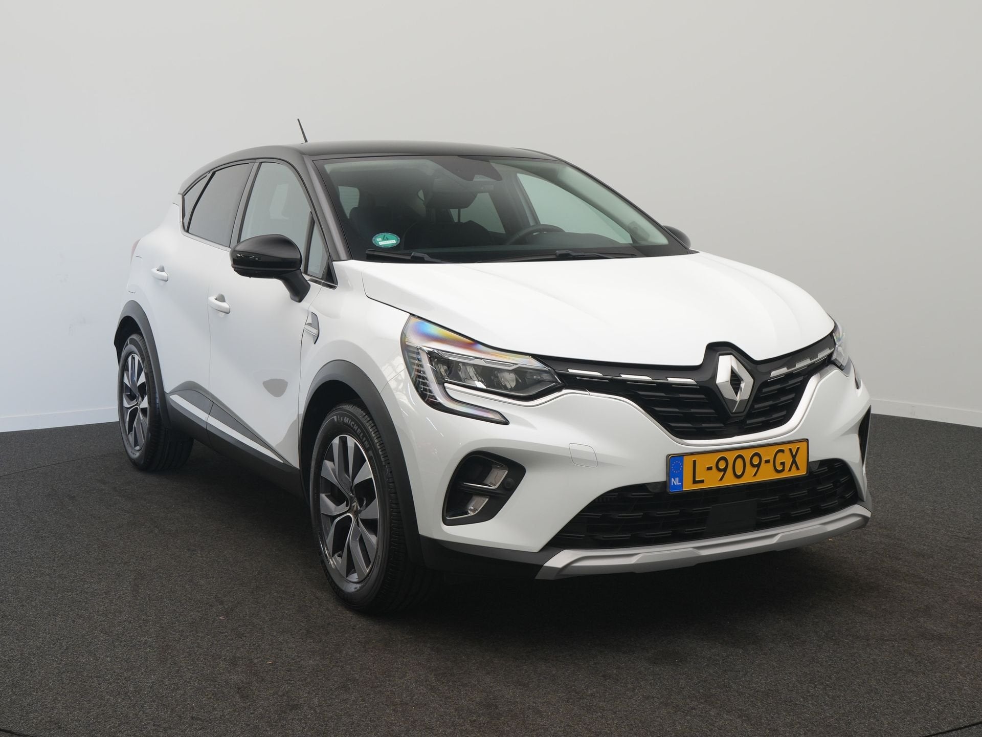 Renault Captur TCe 90 Intens - RIJKLAARPRIJS - Achteruitrijc, Auto's, Renault, Voorwielaandrijving, 12 maanden, Gebruikt, Leder en Stof