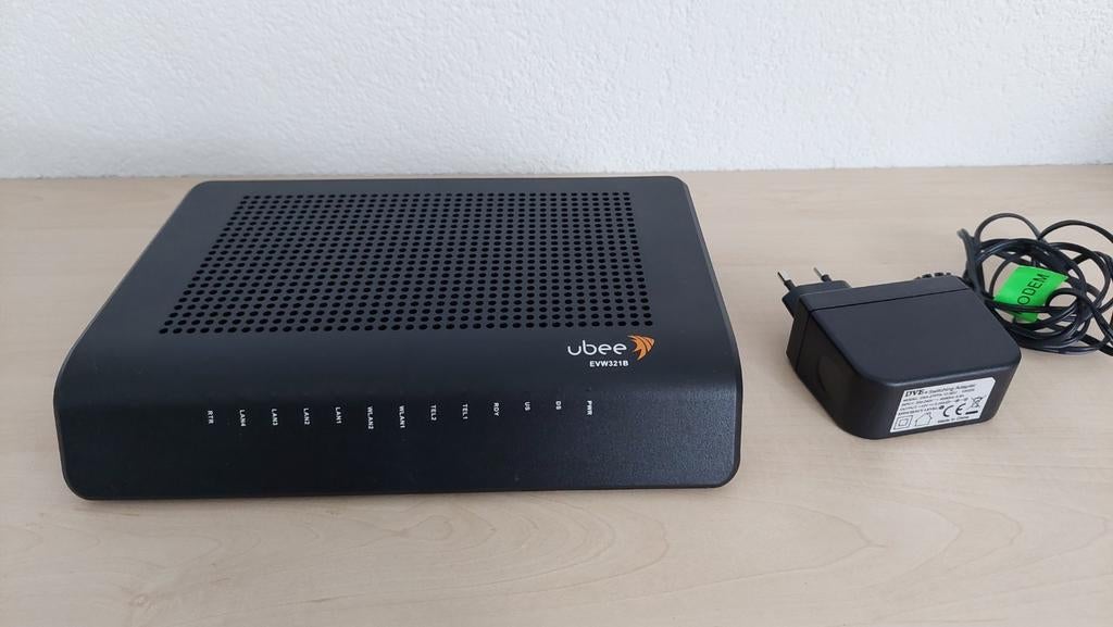 Ubee EVW321B modem router, Computers en Software, Routers en Modems, Ophalen of Verzenden