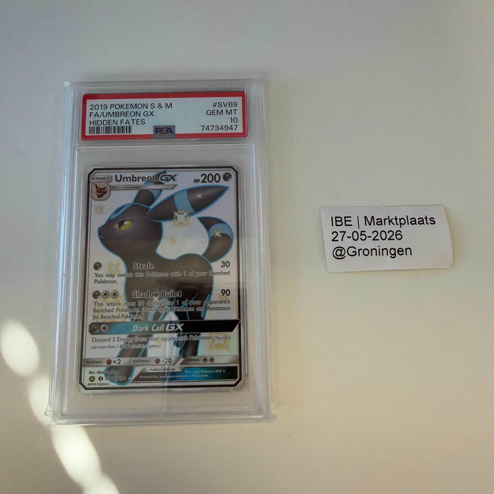 PSA 10 Shiny Umbreon GX #SV69 - Hidden Fates, Hobby en Vrije tijd, Verzamelkaartspellen | Pokémon, Ophalen of Verzenden, Zo goed als nieuw