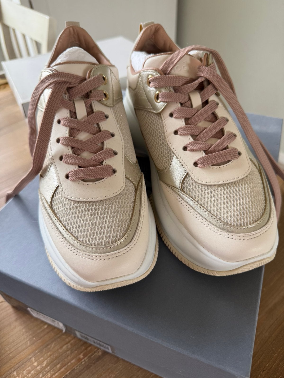 Nieuwe Hogan sneakers maat 40, Ophalen of Verzenden, Zo goed als nieuw, Beige, Sneakers of Gympen