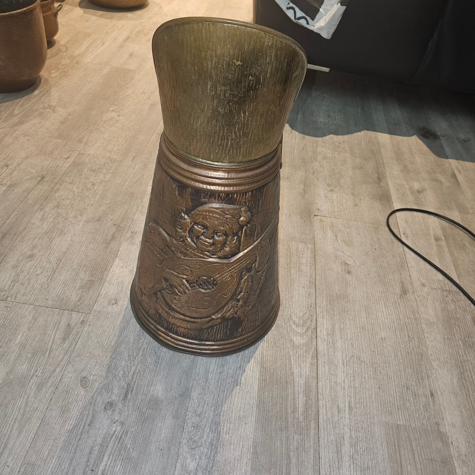 Antieke koperen kolenkit met reliëf, Antiek en Kunst, Ophalen