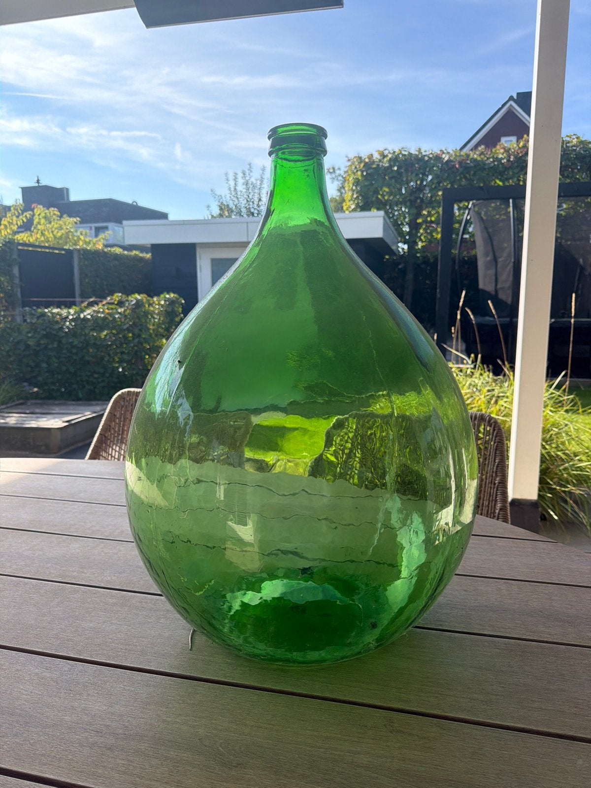 Grote groene glazen gist fles, Ophalen