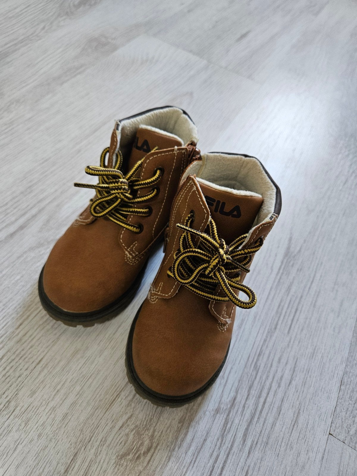 Fila laarsjes voor baby's - Bruin met gele veters, Ophalen, Jongetje of Meisje, Laarsjes