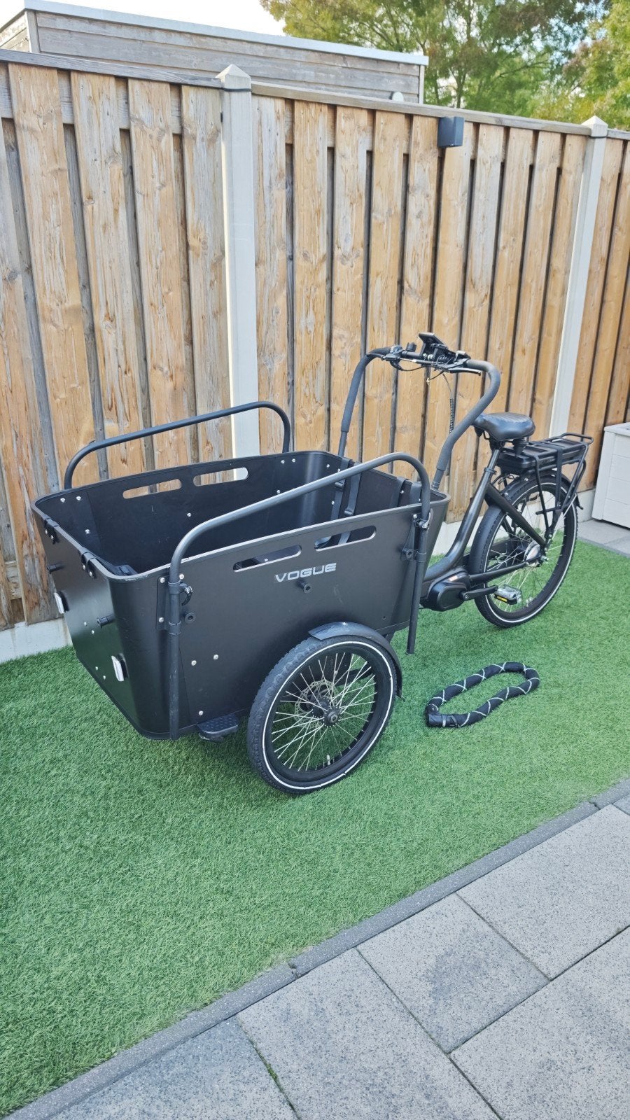 Vogue Carry 3 Bakfiets met Huif, Abus ART 2 Slot & regenhoes, Fietsen en Brommers, 4 kinderen of meer, Zo goed als nieuw, Elektrisch