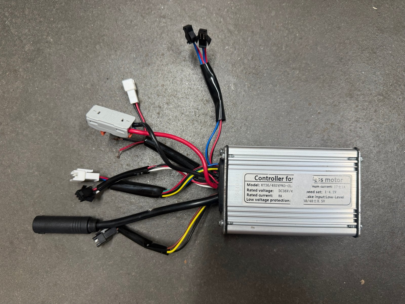 Ebike KT Controller 36V/48V 17A  met 9-pin motor aansluiting, Elektrische fiets, Overige materialen, Overige typen, Nieuw