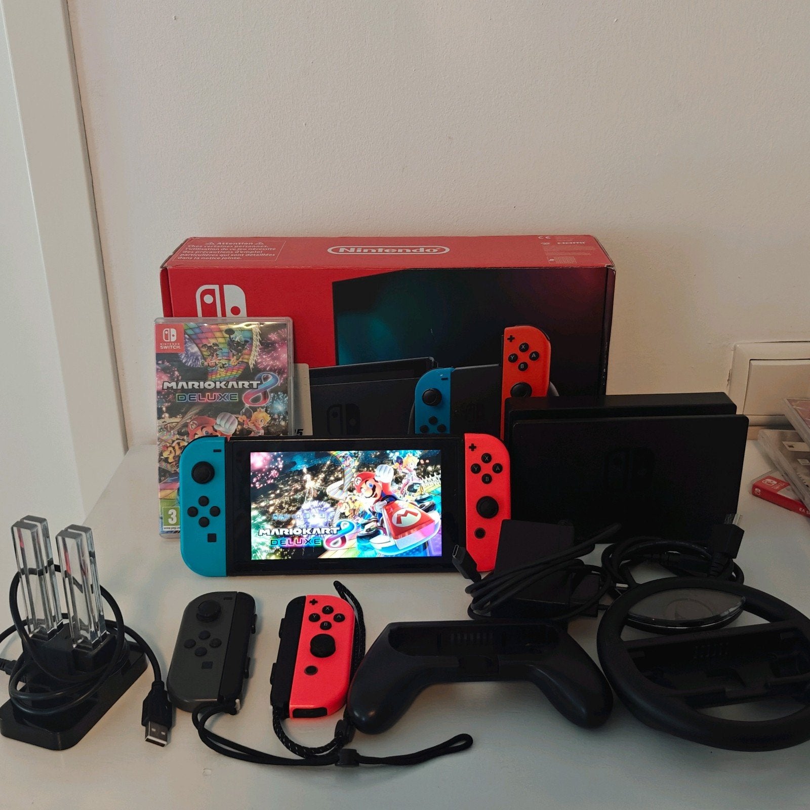 Nintendo Switch V2 + Mario Kart 8 Deluxe + Extra Joy-Cons, Spelcomputers en Games, Games | Nintendo Switch, Racen en Vliegen, Ophalen of Verzenden