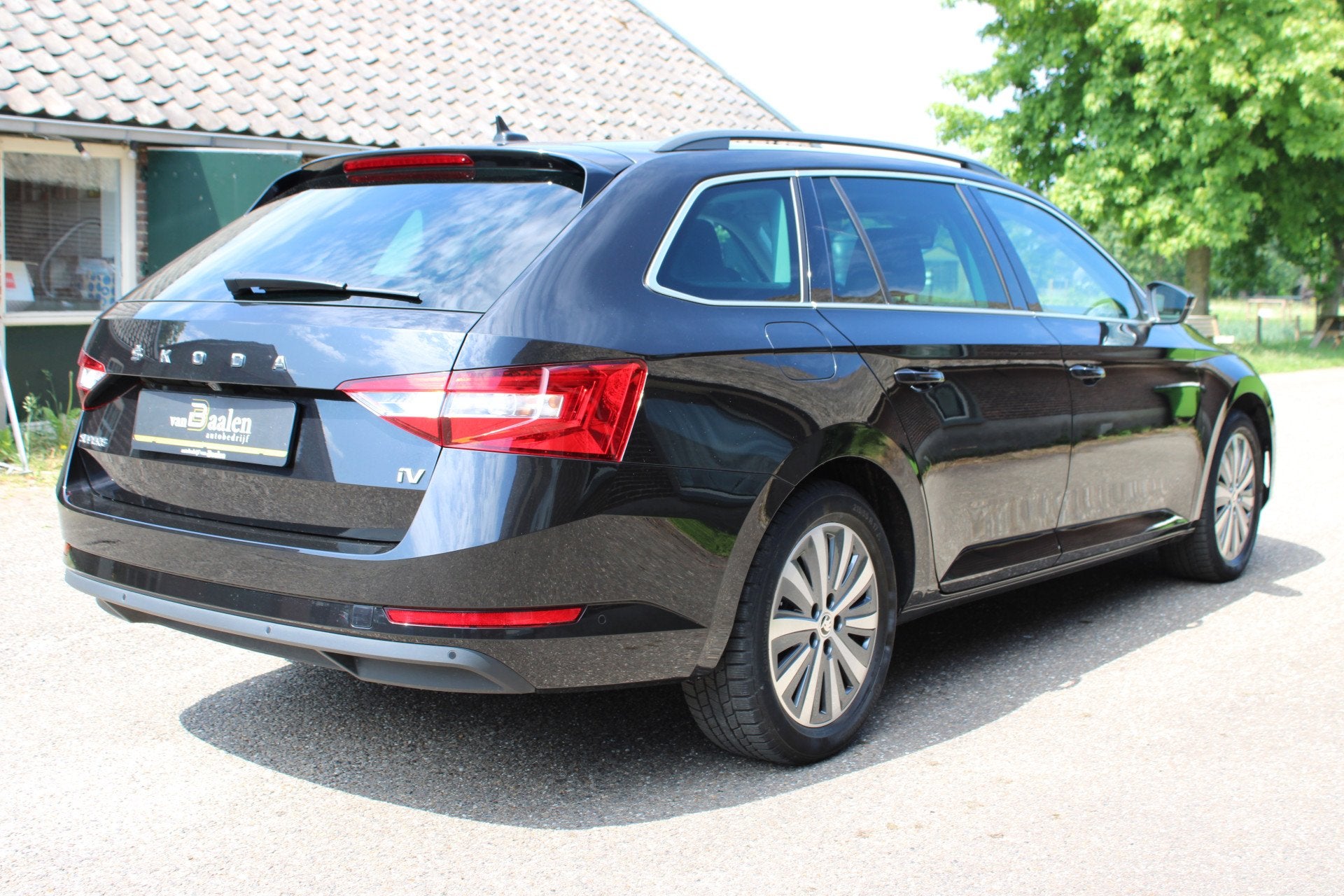 Skoda Superb Combi 1.4 TSI iV Business Edition SOh 92% NAVI, Auto's, Skoda, Stof, Gebruikt, Zwart, Hybride Elektrisch/Benzine