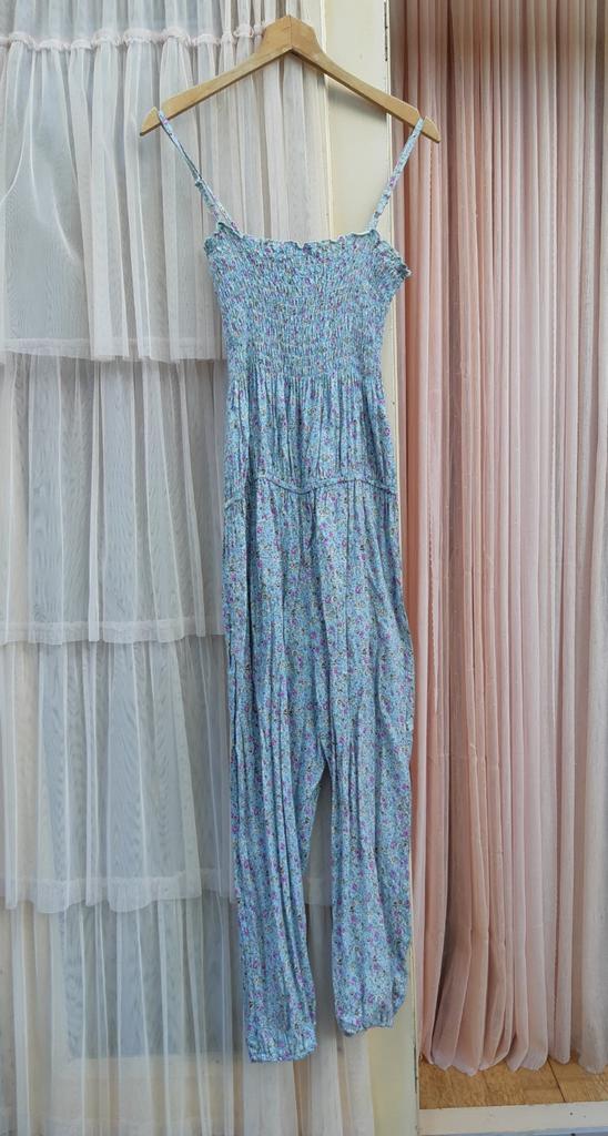 Only lichtblauwe floral jumpsuit salopette ibiza S M L, Kleding | Dames, Maat 38/40 (M), Only, Blauw, Ophalen of Verzenden
