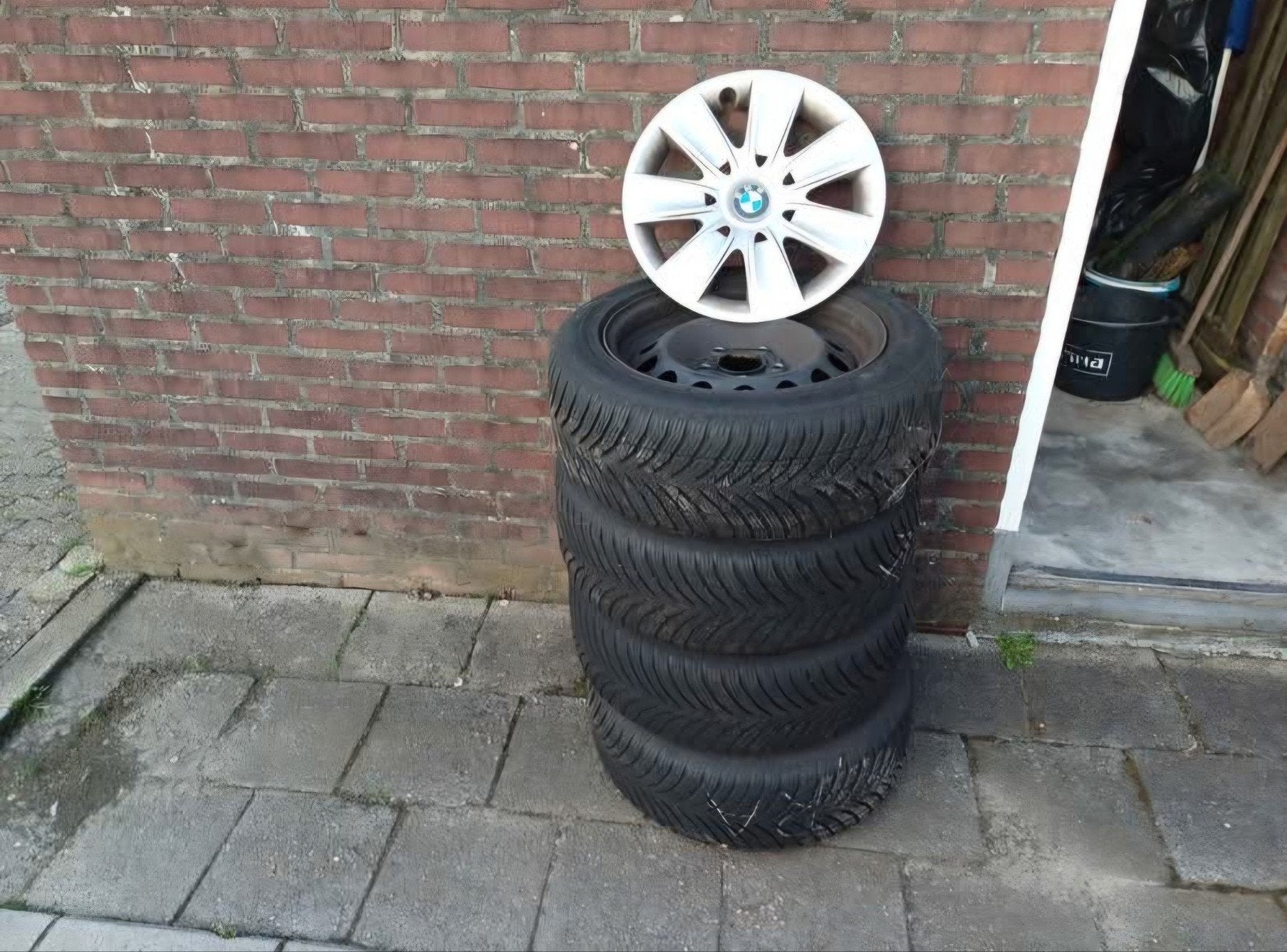 BMW stalen velgen met winterbanden 16 inch, Ophalen, Gebruikt
