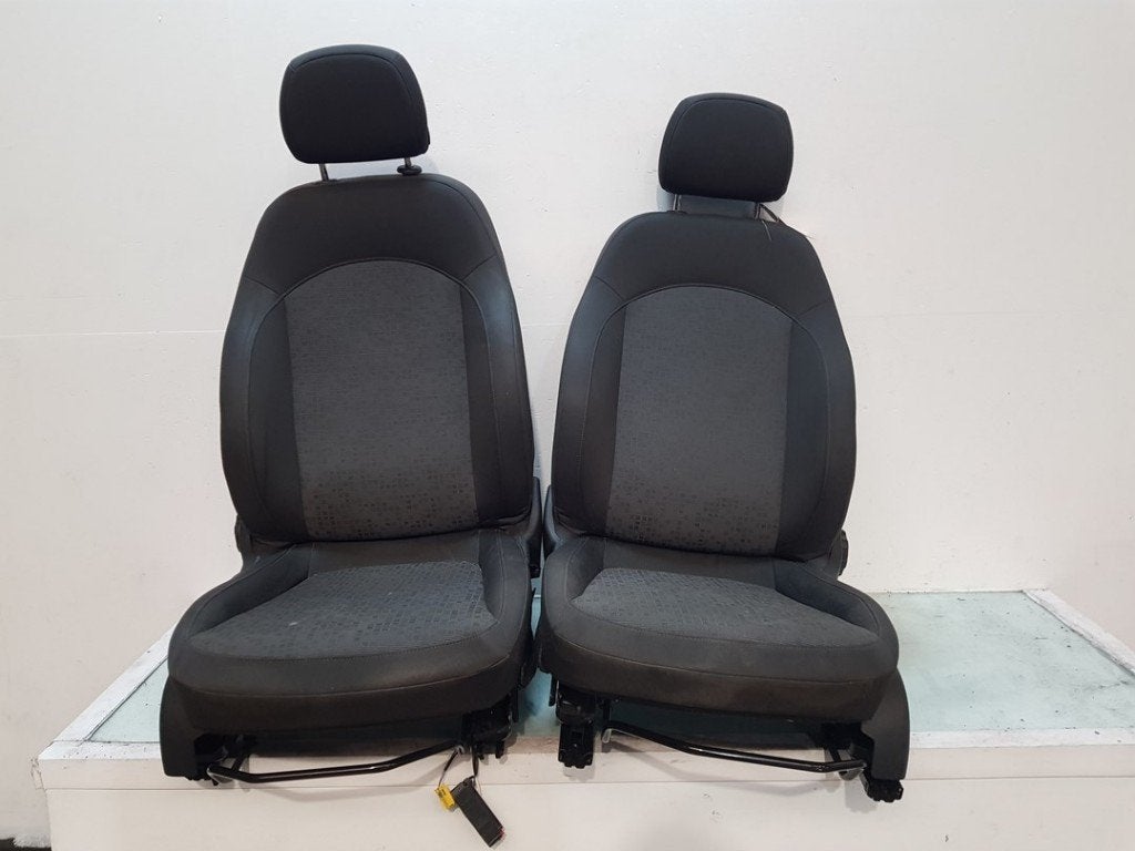 Interieur Opel Adam (2012-10/..), Auto-onderdelen, Interieur en Bekleding, Gebruikt, Bahnhofsplatz, Rüsselsheim am Main 65423, , Duitsland