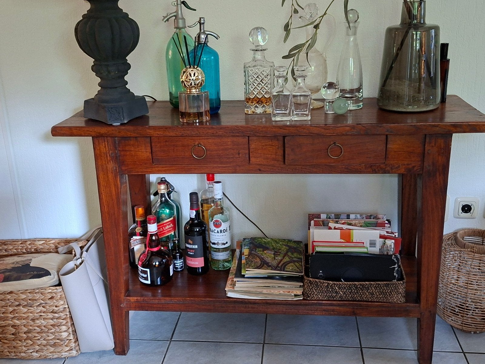 Massief houten sidetable met lades en opbergplank, Ophalen, Gebruikt, 100 tot 150 cm, Minder dan 50 cm