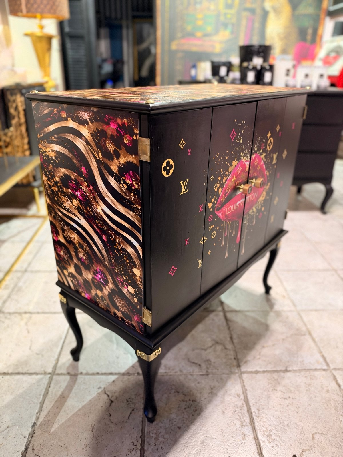 Louis Vuitton Stijl Kastje met Lippen & Luipaard Print, Ophalen, Marlons, Gebruikt, Eu