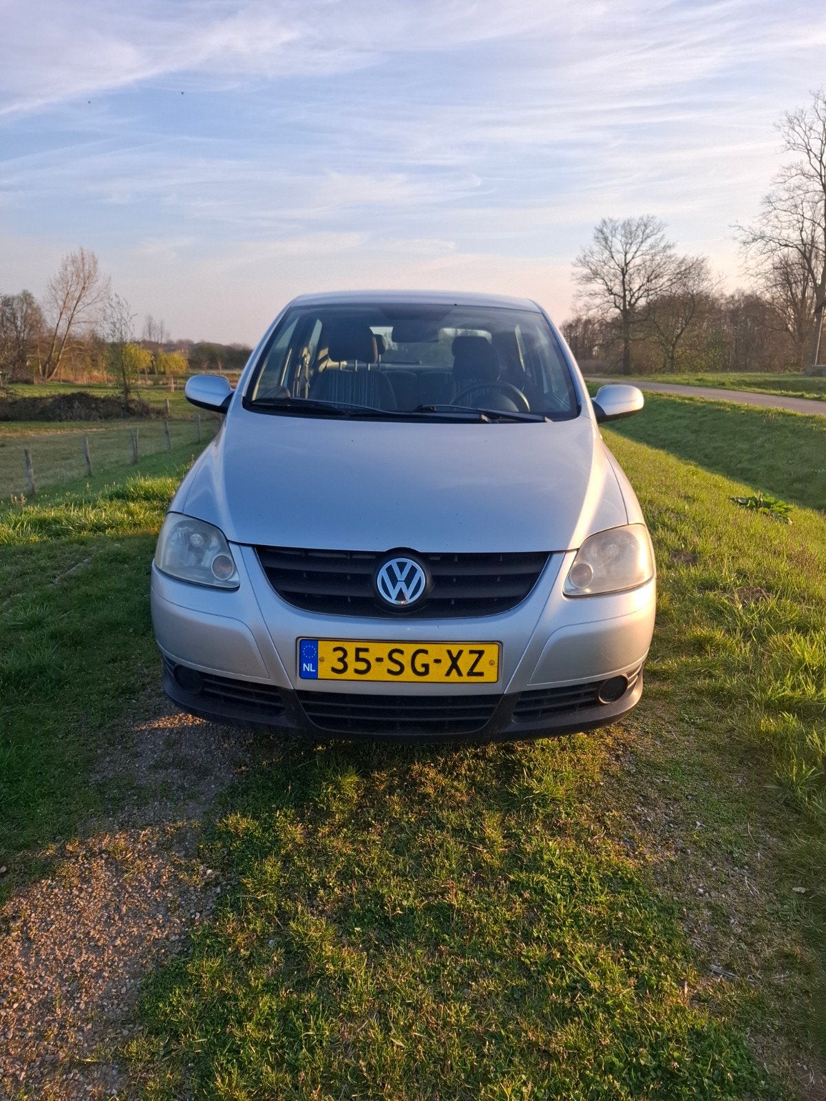 Volkswagen Fox 1.4 55KW 2006 Grijs, Auto's, Voorwielaandrijving, 15 km/l, 4 cilinders, 4 stoelen