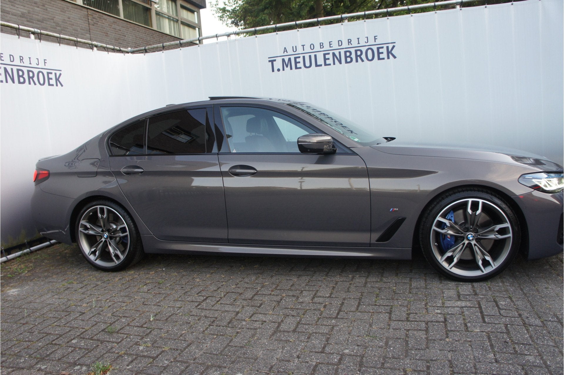 BMW 5 Serie M550i xDrive (bj 2022, automaat), Auto's, Automaat, Gebruikt, 8 cilinders, 532 pk