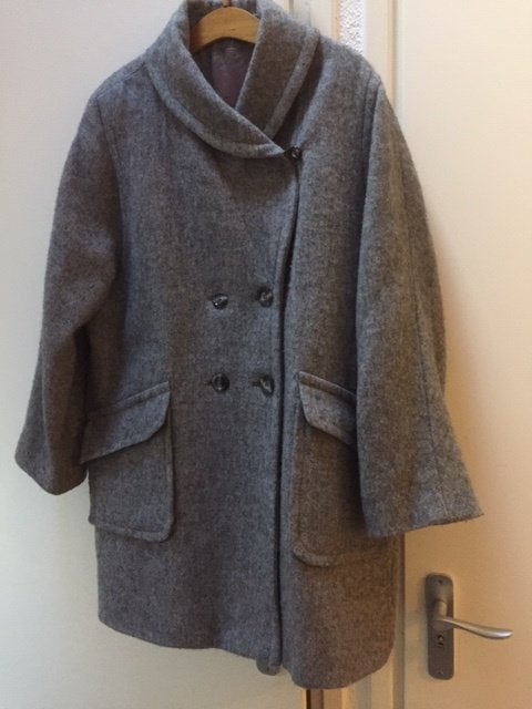 Heerlijk warme en mooie winterjas, Kleding | Dames, Ophalen of Verzenden, Zo goed als nieuw, Maat 46/48 (XL) of groter, Grijs