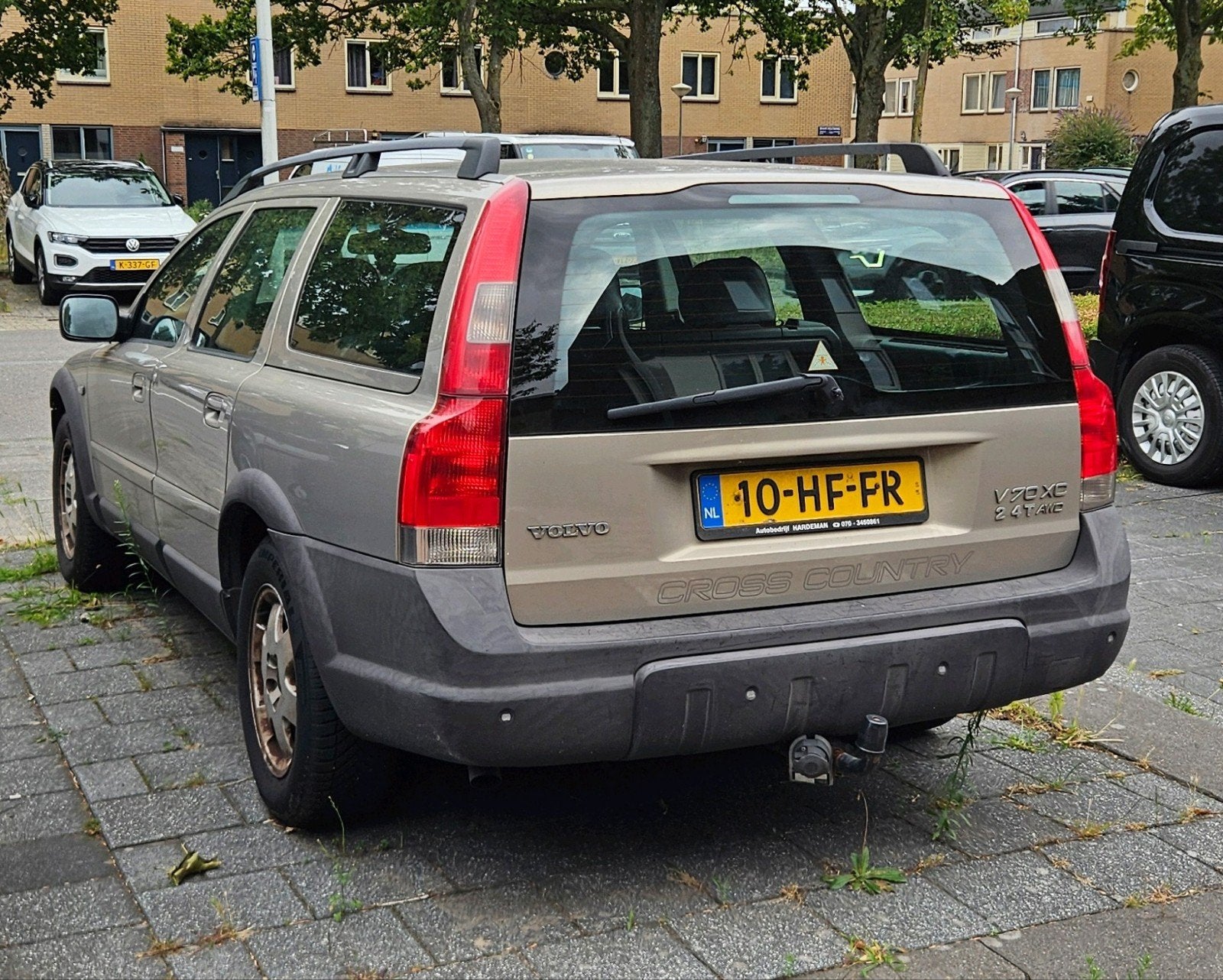 Volvo V70 2.4 T XC 4WD AUT 2001 Grijs, Auto's, Automaat, 1800 kg, Zwart, 1712 kg
