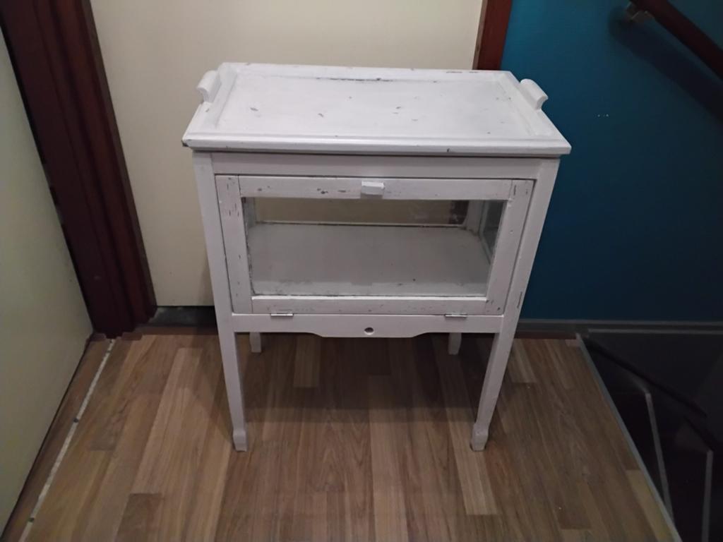 Thee kastje bijna gratis, Ophalen, Gebruikt, 50 tot 100 cm, 25 tot 50 cm