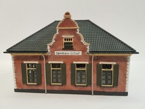 GEZOCHT: Tilly Models 87075 Dorpsschool, Hobby en Vrije tijd, Modeltreinen | H0, Overige merken, Gelijkstroom, Brug, Tunnel of Gebouw