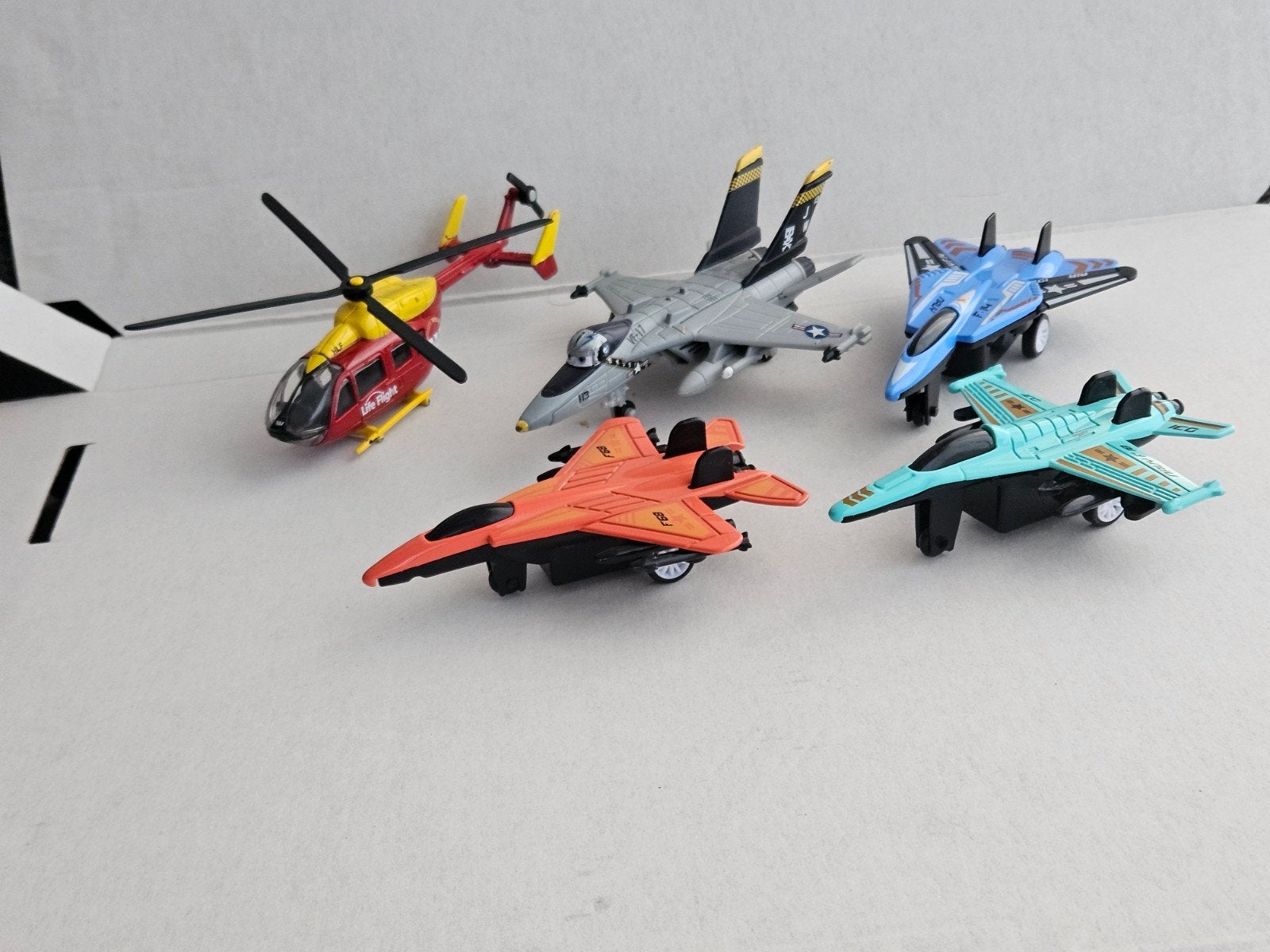 Vliegtuig en helikopter modelen - set van 5 stuks, Overige merken, 1:144 tot 1:200, Gebruikt, Ophalen of Verzenden