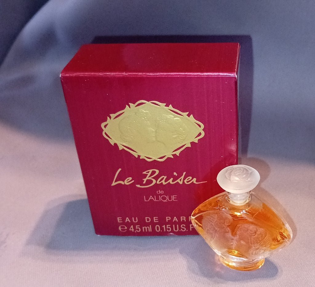 Luxe parfum mini - Lalique le baiser + doosje, Verzamelen, Ophalen of Verzenden, Zo goed als nieuw, Miniatuur, Gevuld
