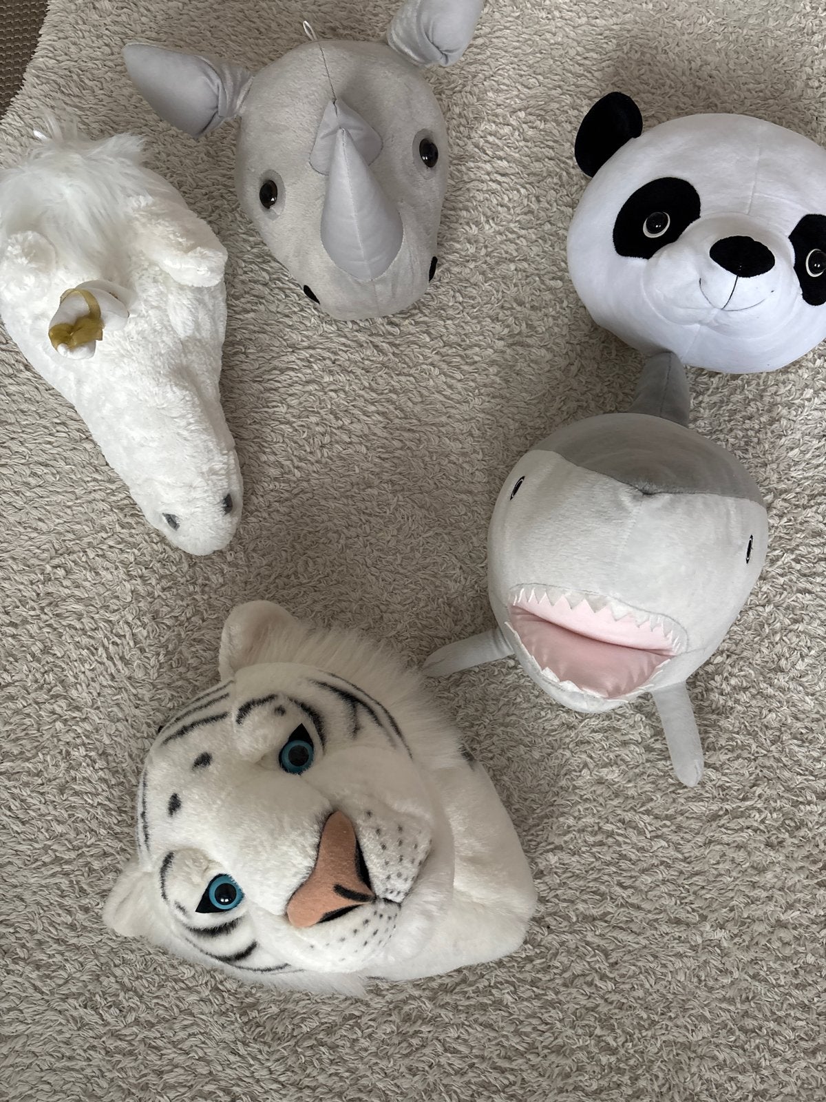 Diverse knuffelkoppen: tijger, panda, neushoorn, haai, Gebruikt, Ophalen of Verzenden, Middelgroot (20 tot 80 cm), Wit