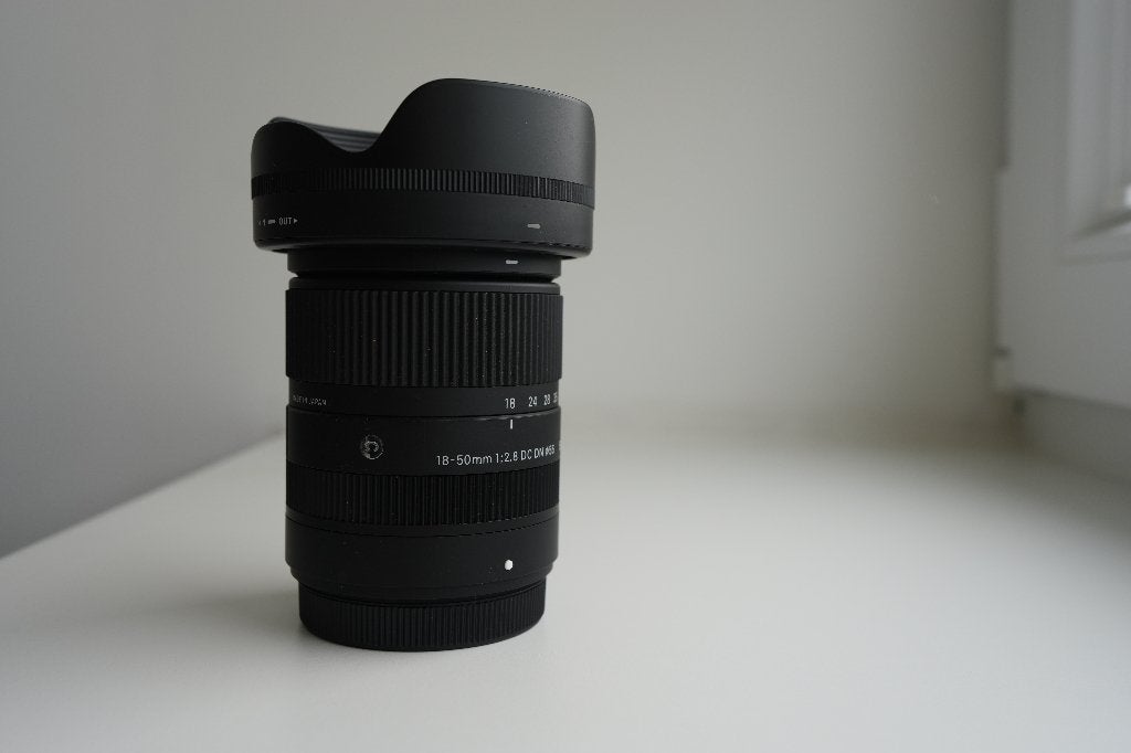 Sigma 18-50mm f2.8 X-mount - Met Garantie, Sigma, Ophalen of Verzenden, Zo goed als nieuw, Standaardlens