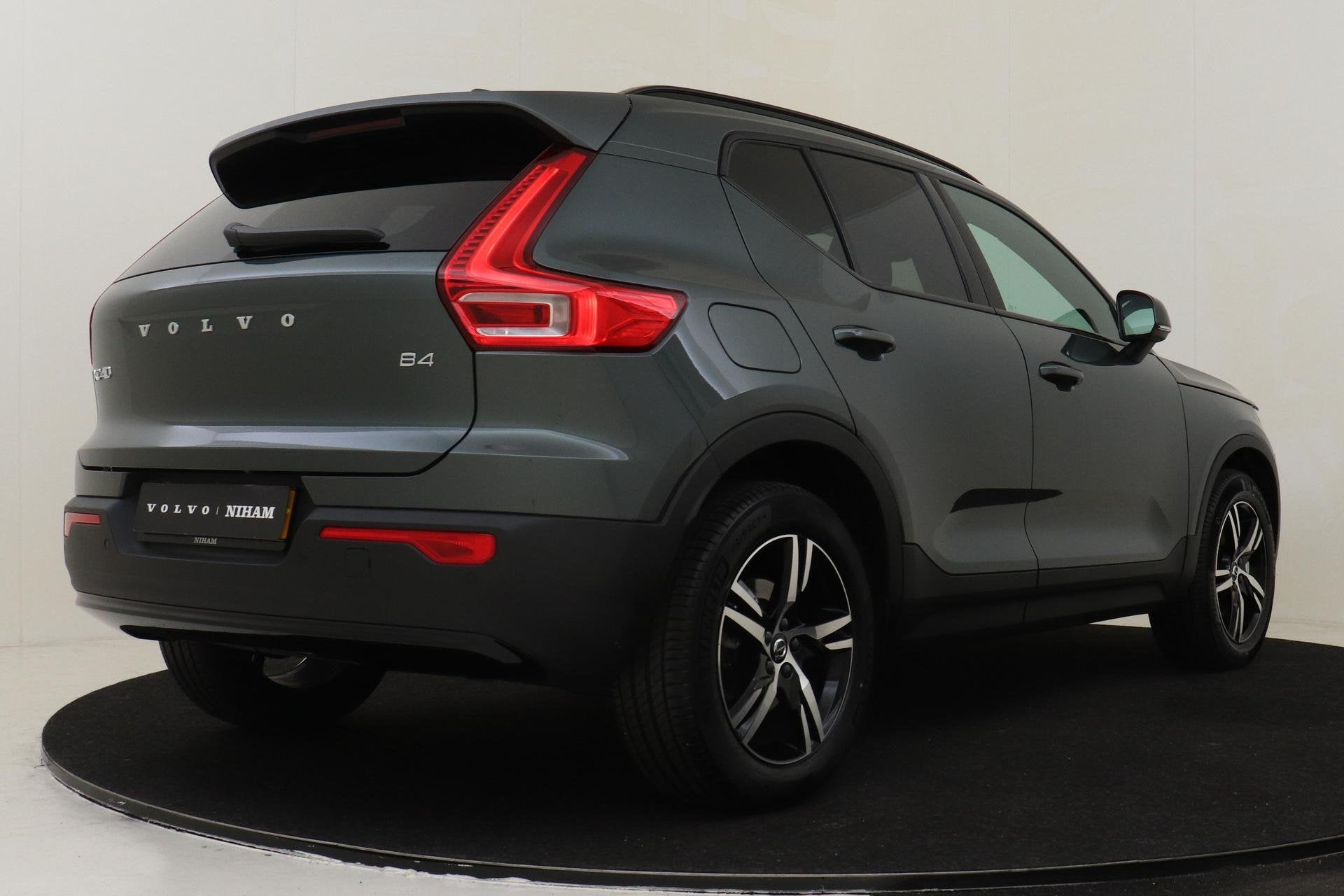 Volvo XC40 B4 (M-HYBRID) PLUS DARK -HARMAN/KARDON|CAMERA|ADA, Auto's, Volvo, 12 maanden, Gebruikt, Euro 6, 4 cilinders