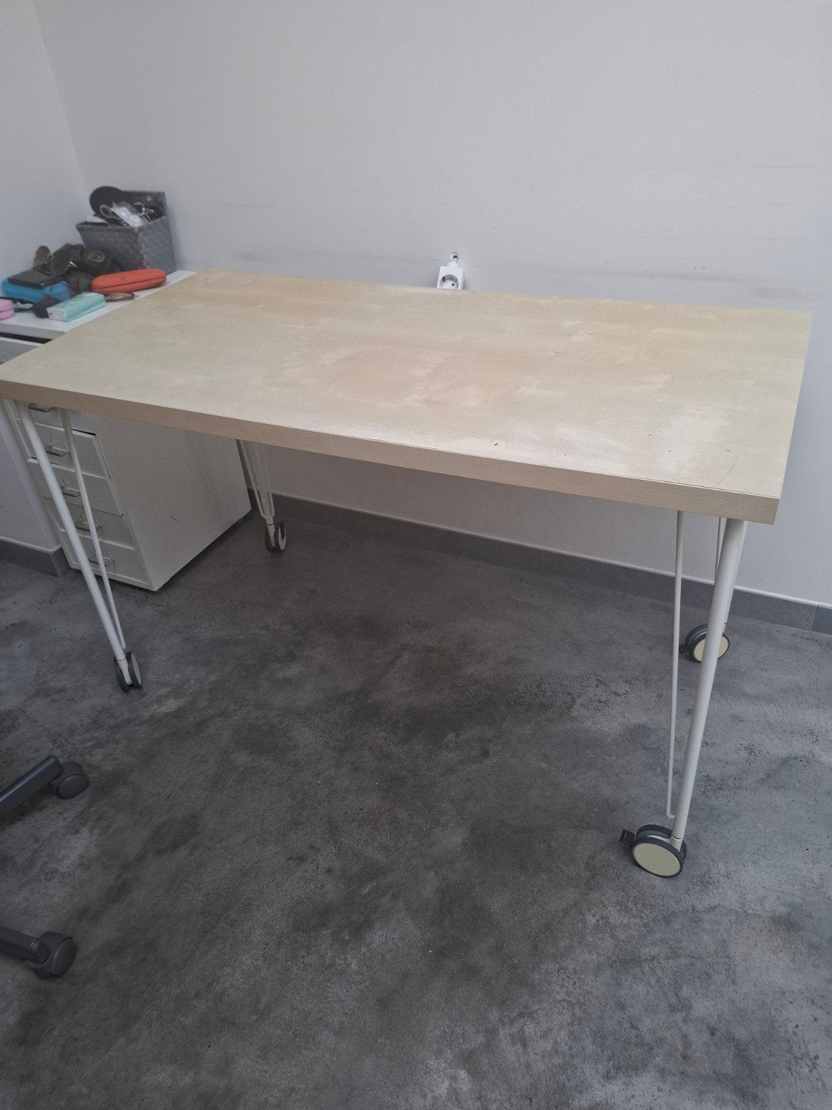 Houten bureau met witte poten, 120x60x74 cm, Ophalen, Gebruikt