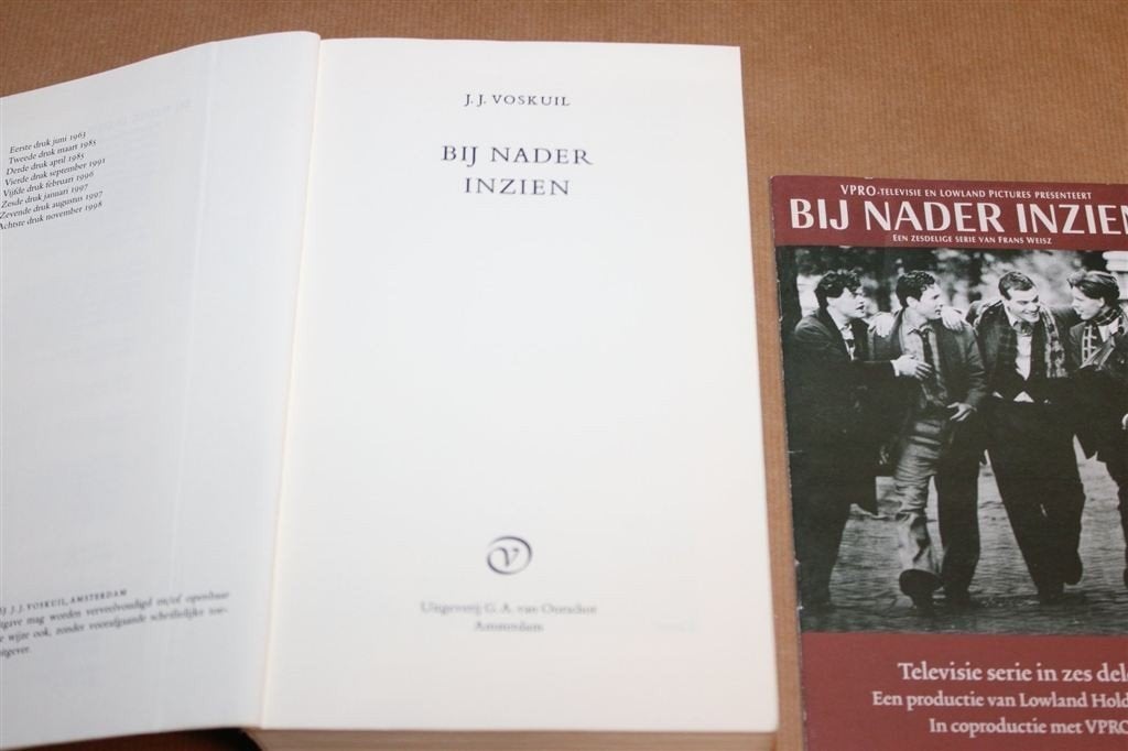 Bij Nader Inzien — J.J. Voskuil, Van Oorschot 1998, Ophalen of Verzenden, Gelezen