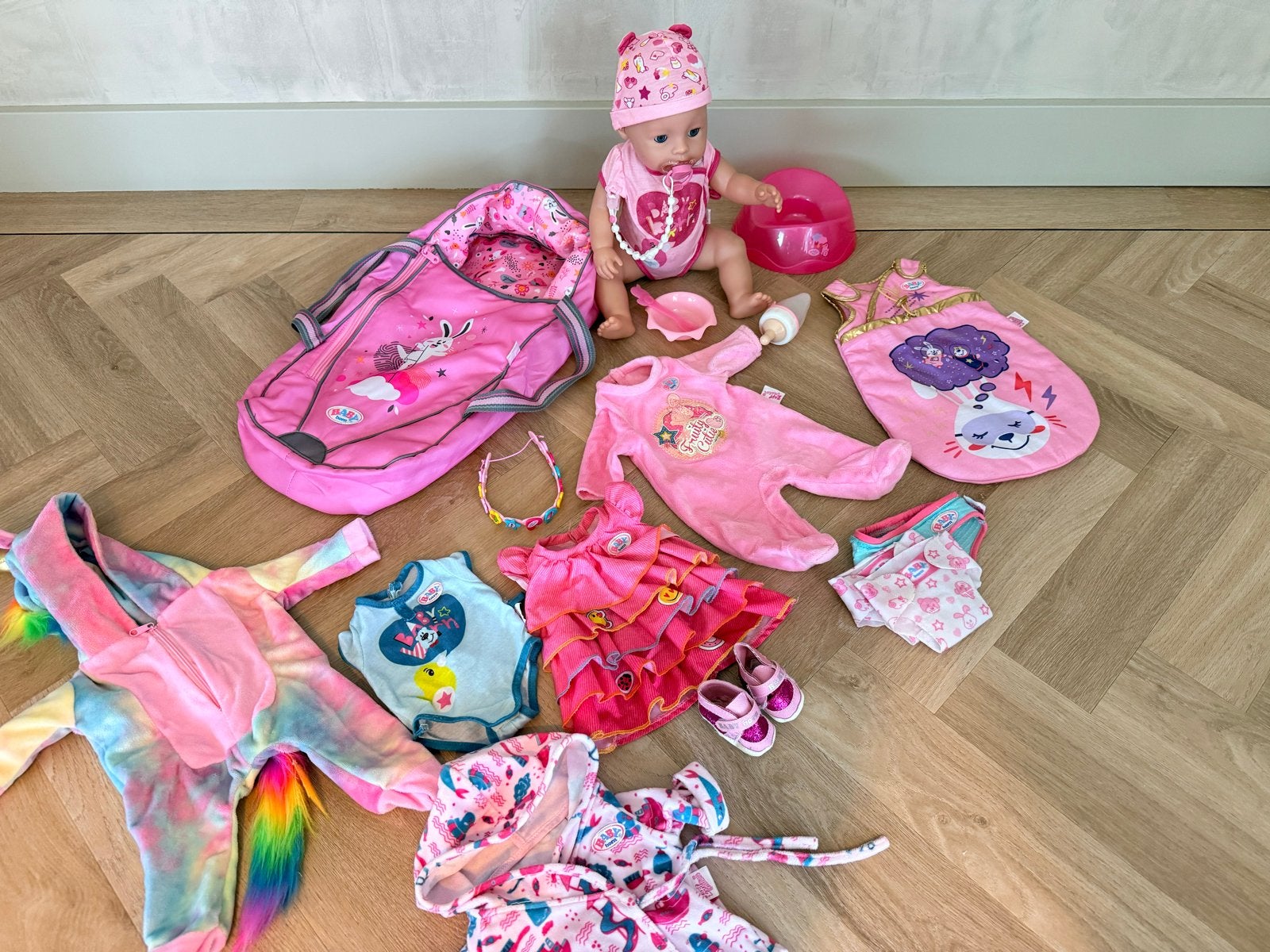 Baby Born pop met veel accessoires en kleding, Ophalen of Verzenden, Zo goed als nieuw, Babypop
