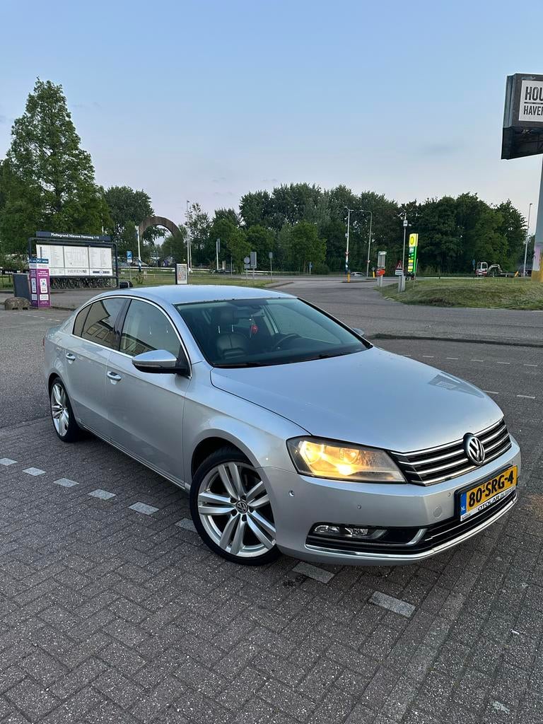 Volkswagen Passat 1.4 TSI 90KW DSG 2011 Grijs, Zwart, 4 cilinders, 122 pk, 75 €/maand