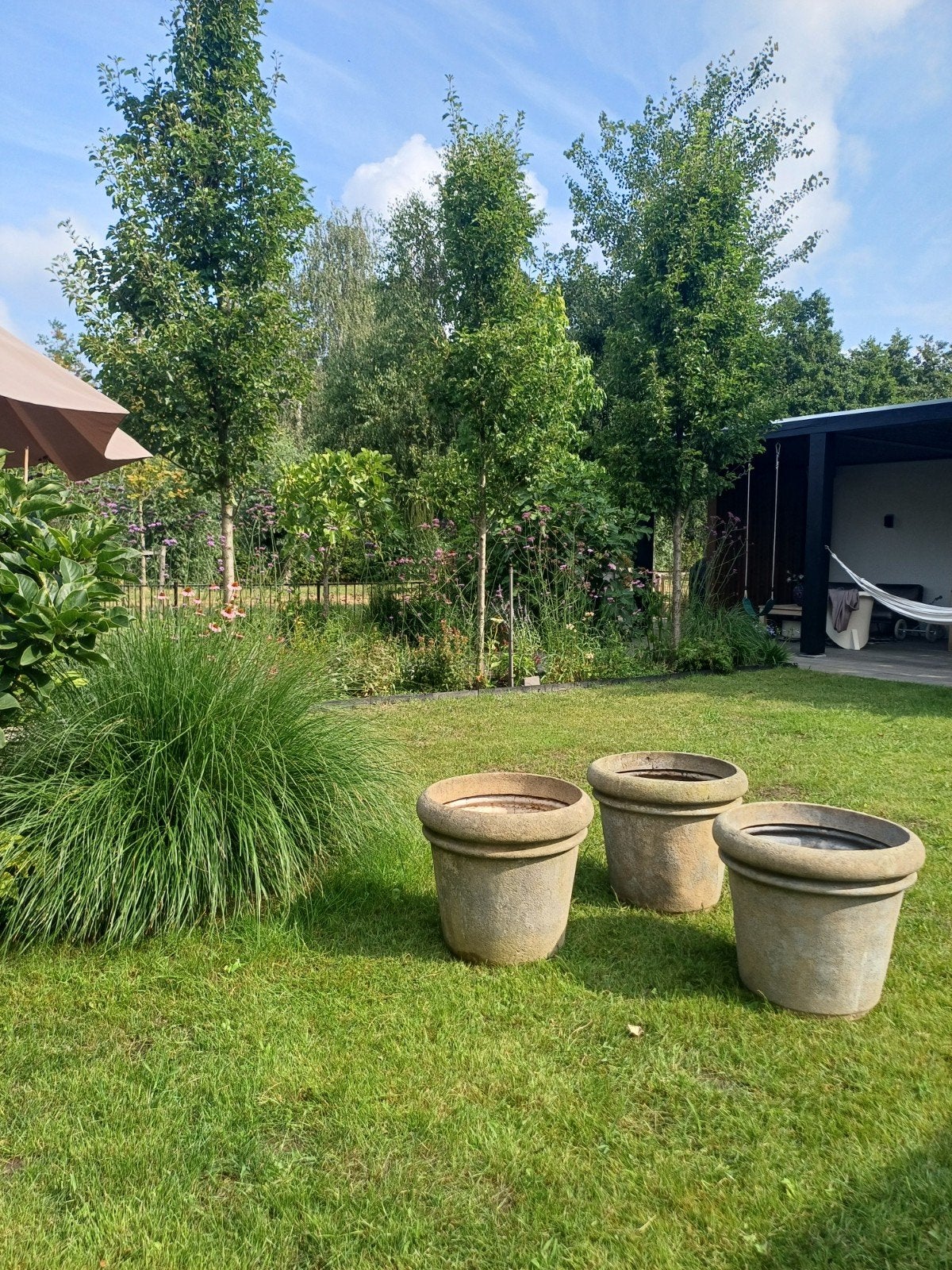 3stuks Grote bloempot van steen met polyester binnenkant, Steen, Gebruikt, 40 cm of meer, Rond