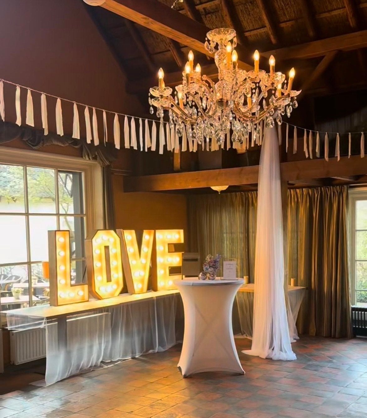 Lichtletters LOVE LED 90 cm hoog - Makkelijk te vervoeren, Ophalen, Zo goed als nieuw, Feestartikel, Geboorte of Huwelijk