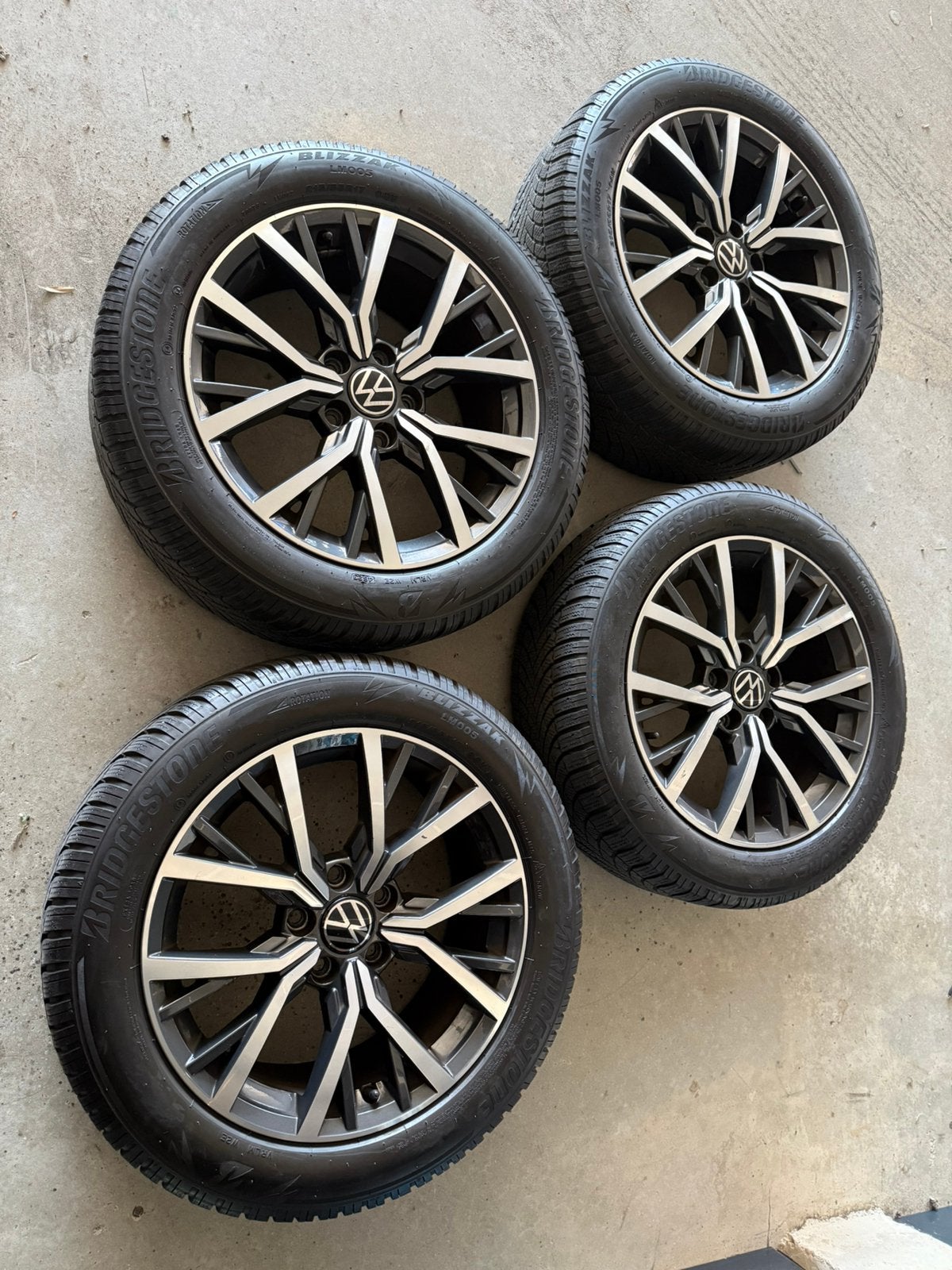 Autobanden 4 x 4-seizoens - met velgen Volkswagen 17 inch, Auto-onderdelen, Ophalen, Banden en Velgen, 17 inch, All Season