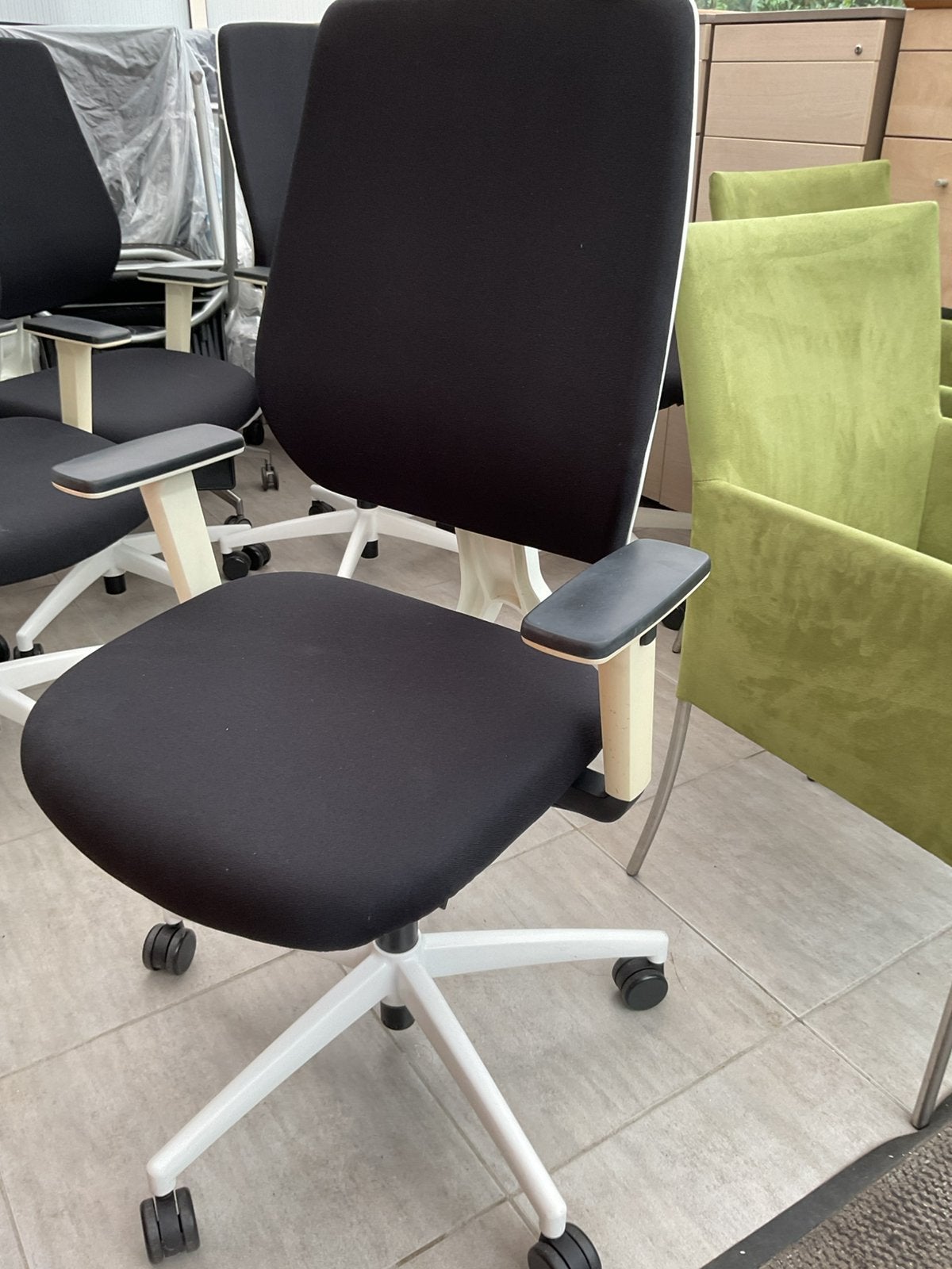 Ergonomische bureaustoelen Dauphin, Ophalen, Zo goed als nieuw, Zwart
